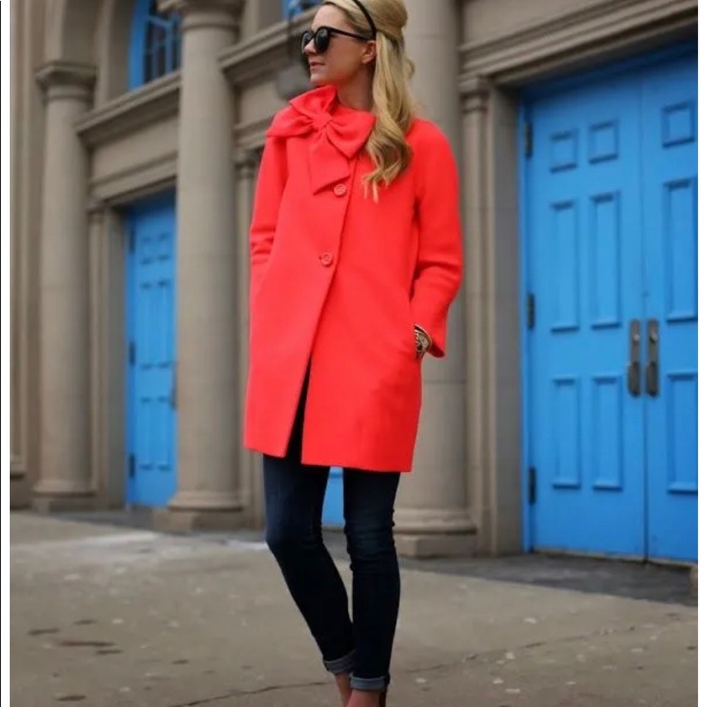 New with tag on never use and with his original bag to hang on the closet